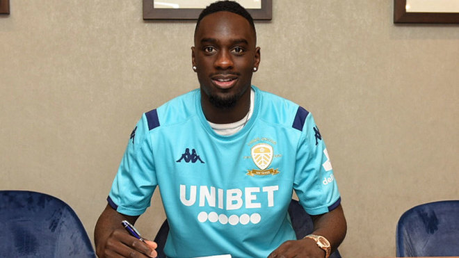 Augustin firma su contrato con el Leeds.