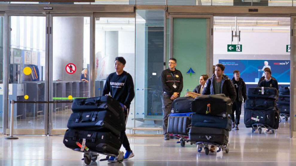 Los jugadores del Wuhan a su llegada a Espaa.