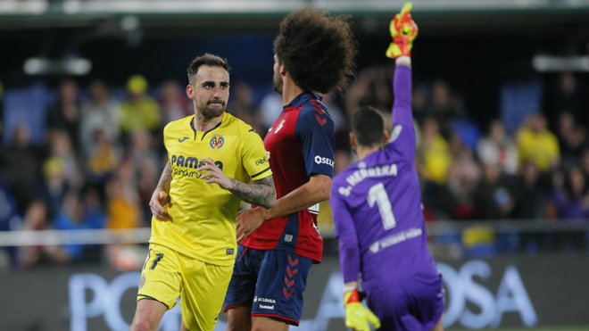 Paco Alccer celebra su primer gol en con el Villarreal.