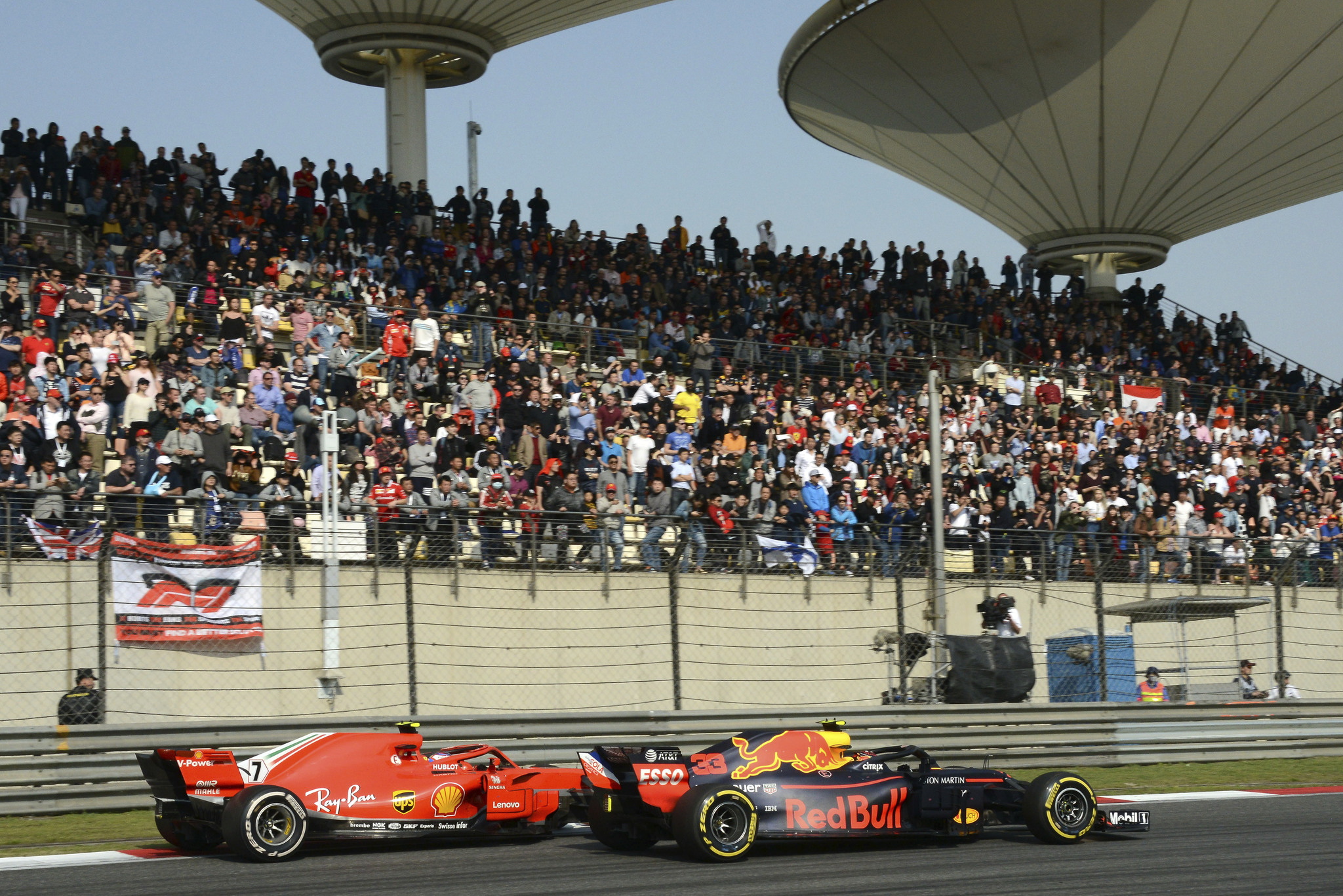 Max Verstappen y Kimi Raikkonen en el Gran Premio de China.