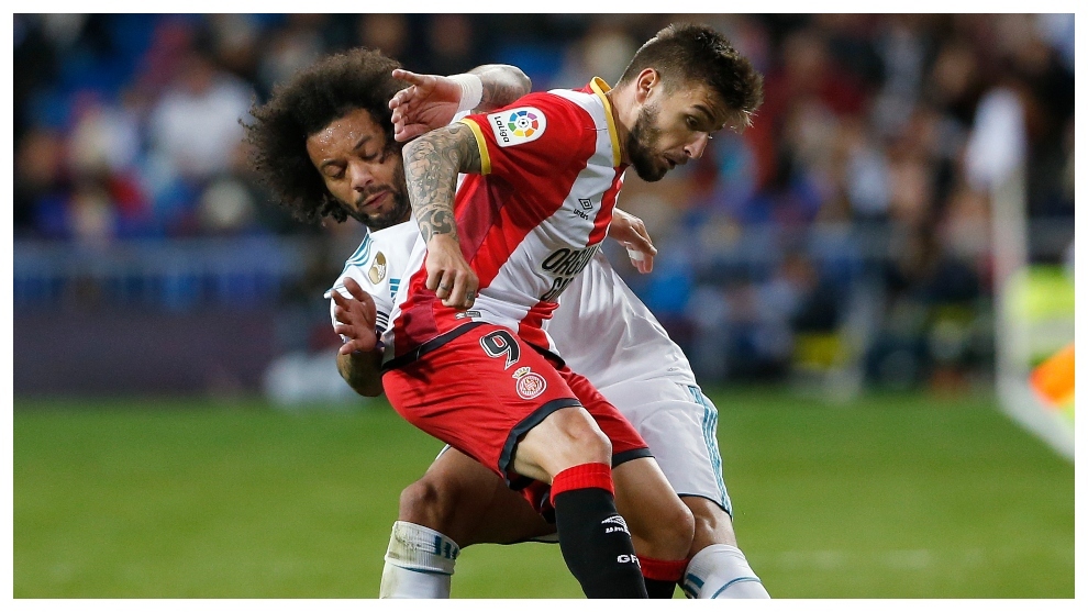 Portu y Marcelo pugna por un baln en un partido entre Girona y Real...