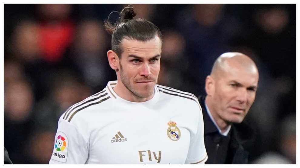 Bale y Zidane, antes de un cambio en el Bernabu.