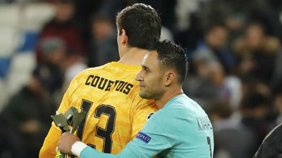 Courtois and Keylor shake hands