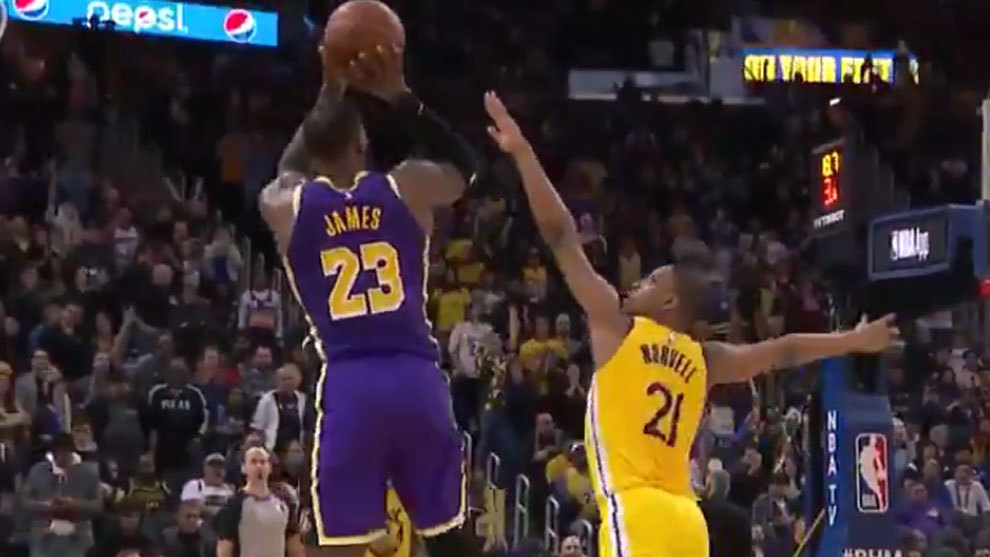 El triple con el que LeBron James sell la victoria de los Lakers