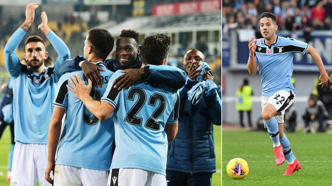 Los jugadores de la Lazio celebran una victoria y Jony, durante un...