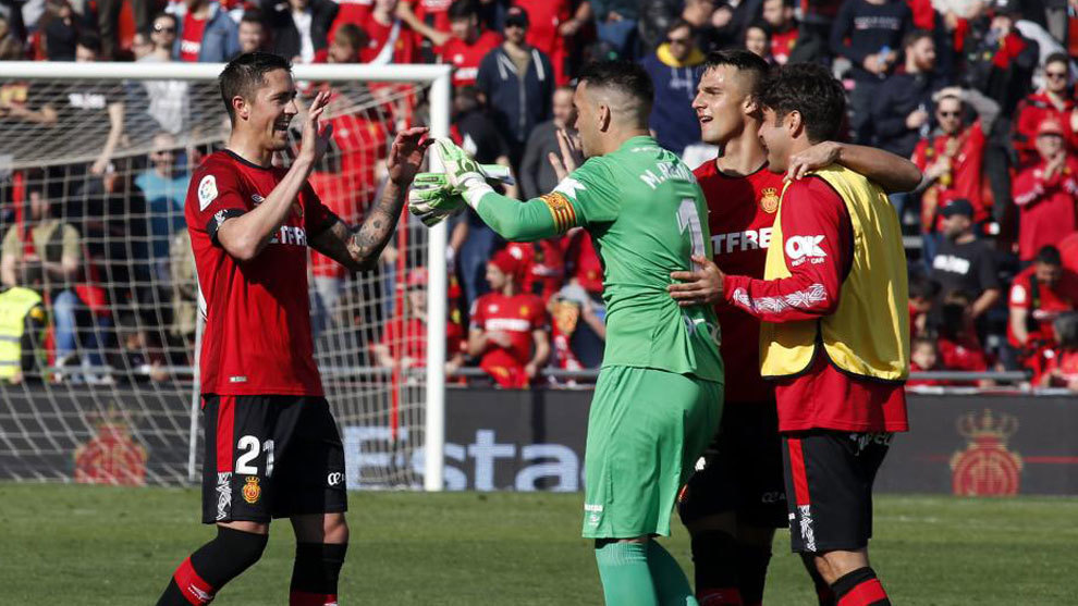 Los jugadores del Mallorca celebran la victoria sobre el Alavs.