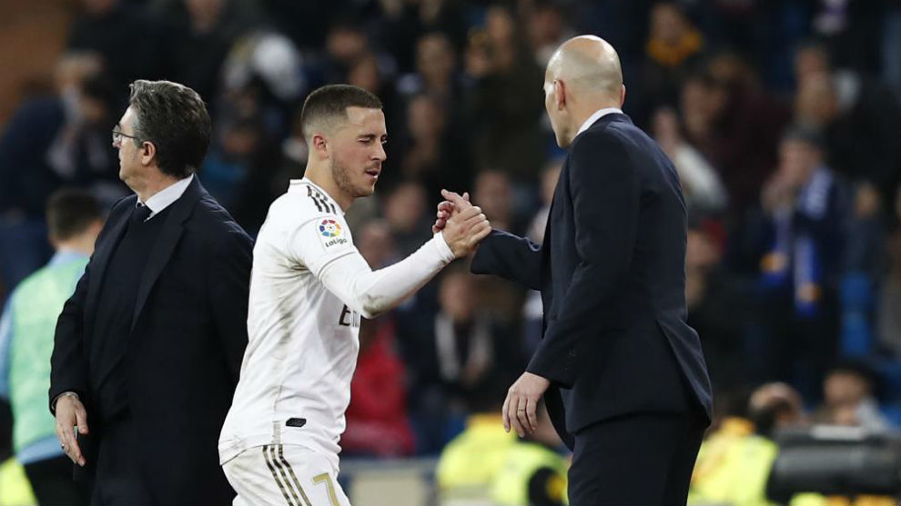 Zidane shakes hands with Hazard upon coming off against Celta