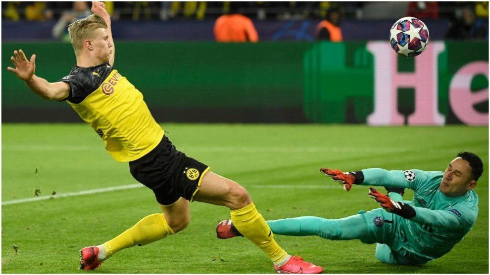 Haaland bate a Keylor Navas para poner el 1-0 del Borussia Dortmund.