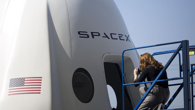 SpaceX anuncia un acuerdo para subir a cuatro turistas a la rbita...