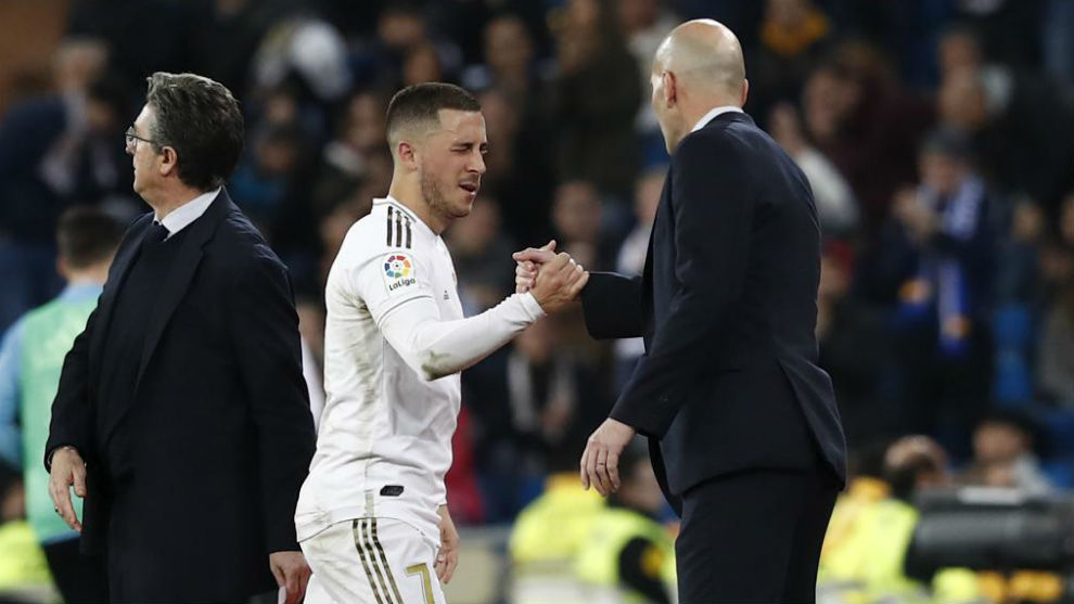 Hazard y Zidane se saludan tras la reaparicin del belga frente al...