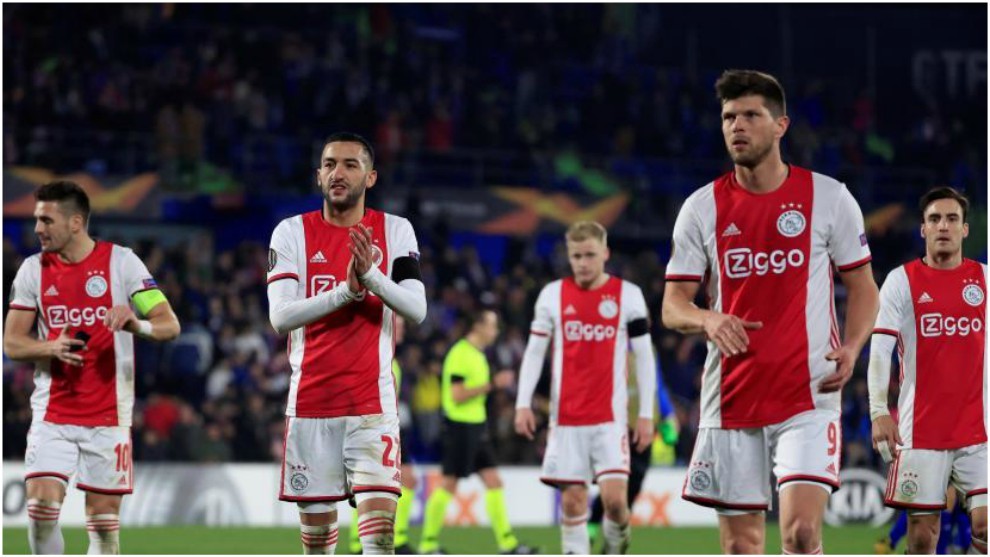 Los jugadores del Ajax se despiden del Coliseum.