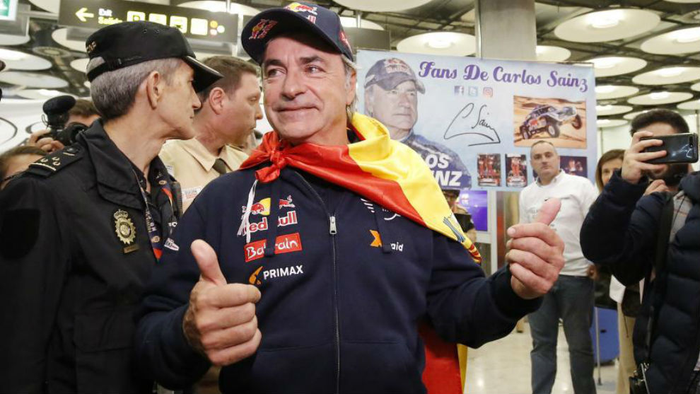 Carlos Sainz, a su llegada a Espaa tras lograr su tercer Dakar.