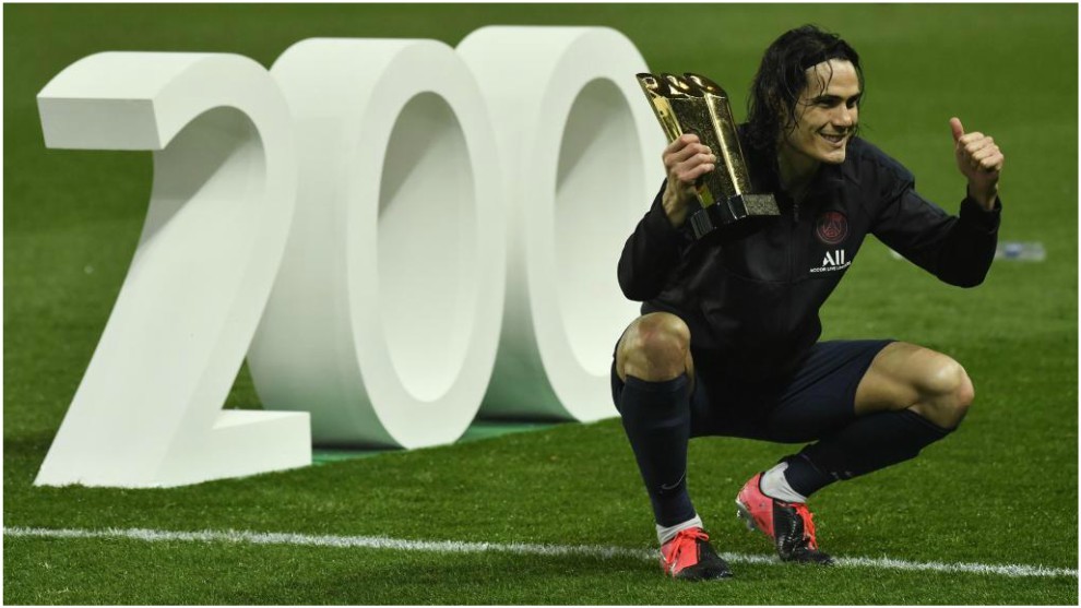 Edinson Cavani celebra su gol 200 con el Paris Saint-Germain.