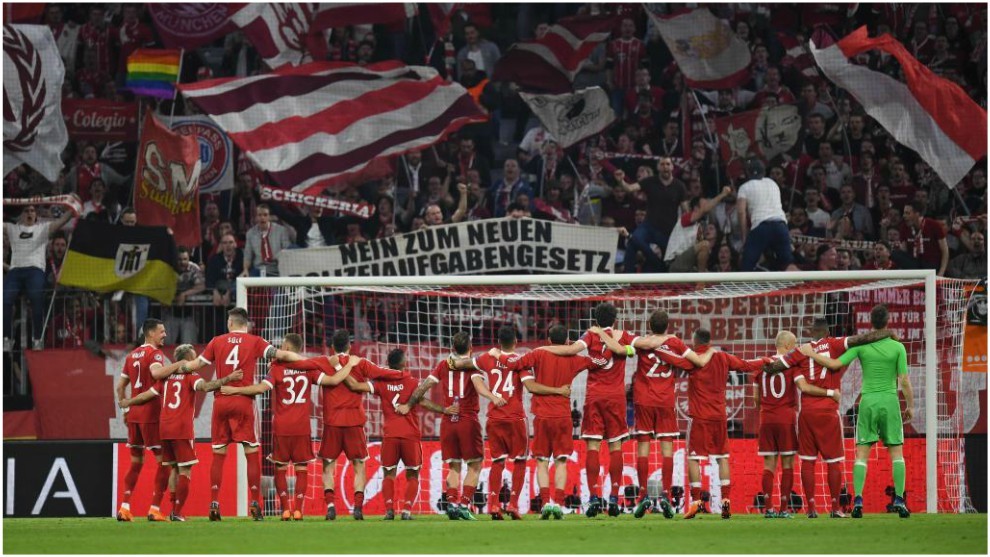 El Bayern celebra su clasificacin en Champions contra el Sevilla en...