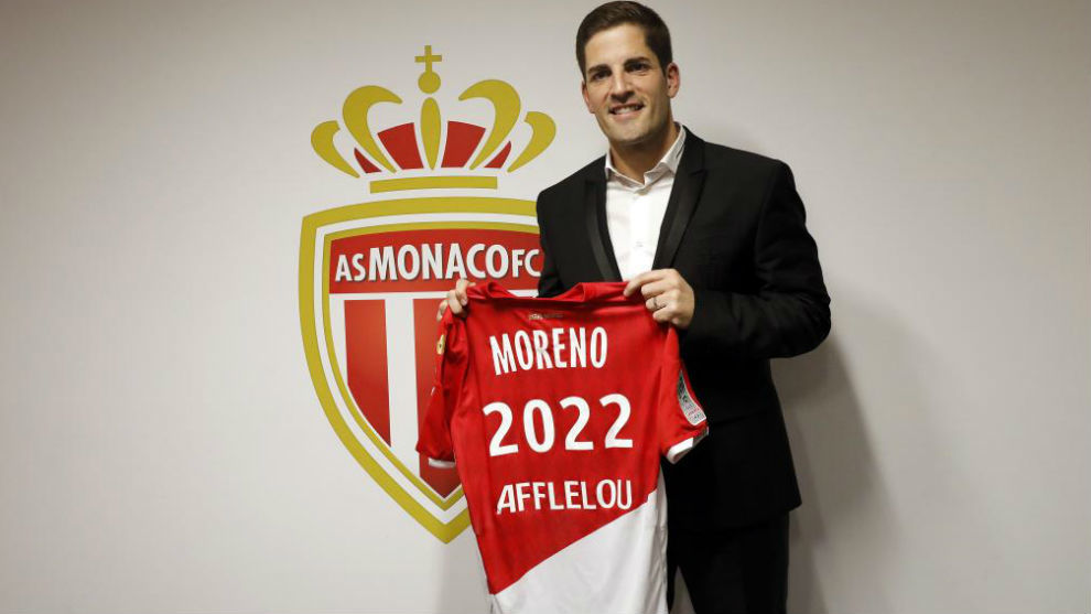 Robert Moreno posa con la camiseta del Mónaco.