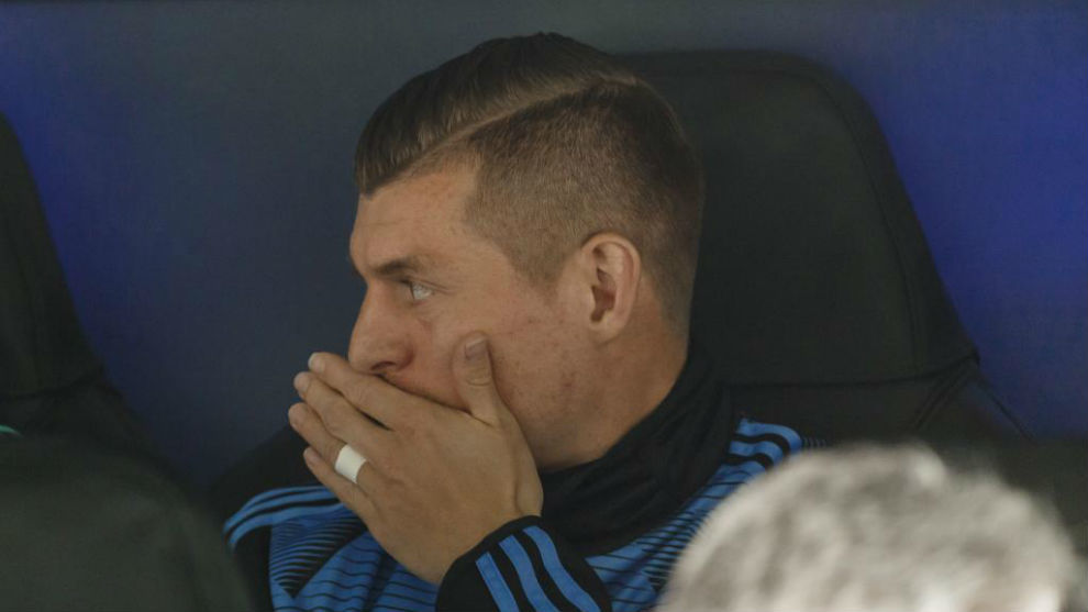 Kroos, en el banquillo en el partido de Champions ante el City.