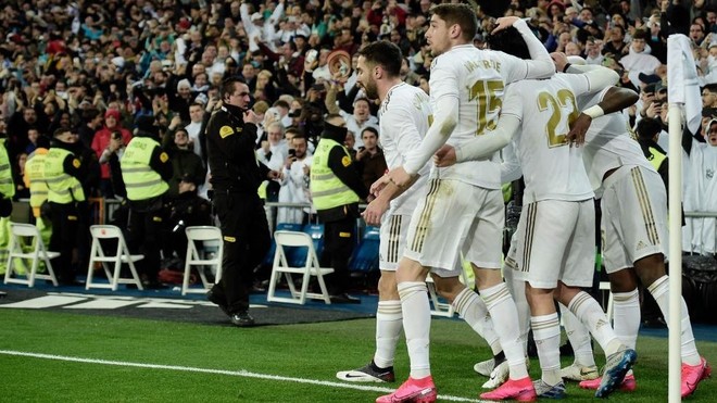 Los jugadores del Madrid celebran uno de los goles en el Clsico