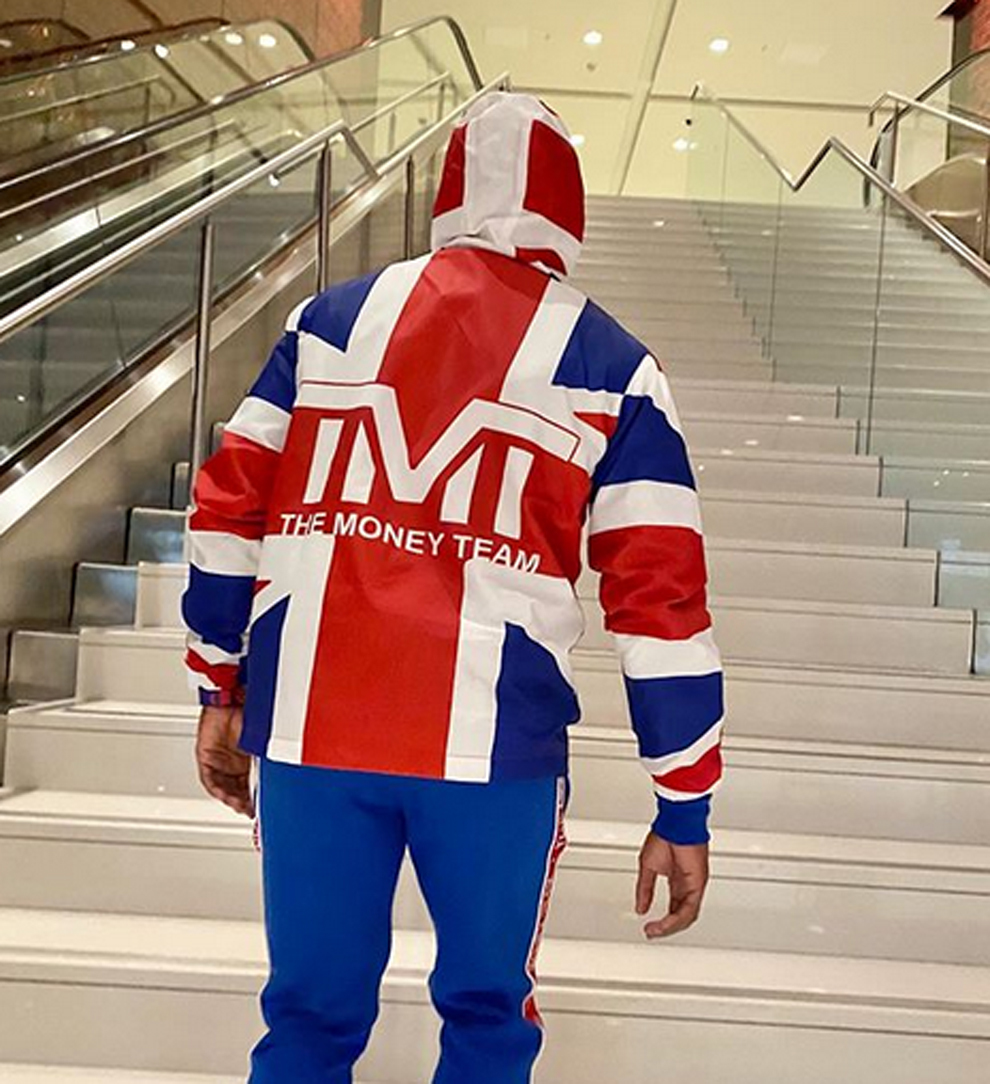 Floyd Mayweather vestido con la bandera del Reino Unido