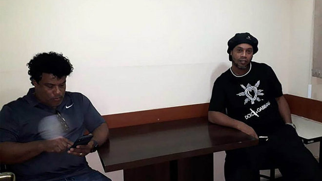 Ronaldinho y sy hermano, en las depedencias del ministerio fiscal.