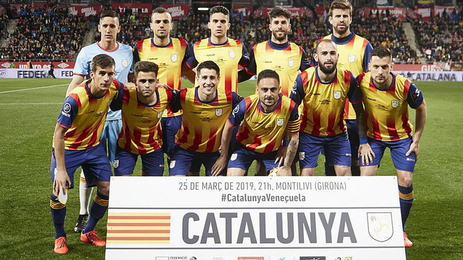 La seleccin de Catalunya posa antes de un partido contra Venezuela.