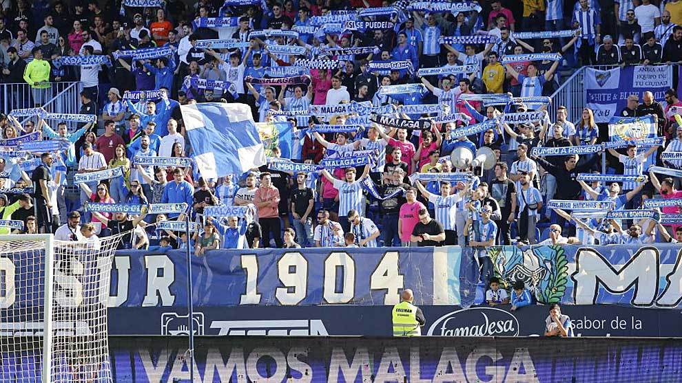 La aficin del Mlaga, apoyando a su equipo ante el Zaragoza