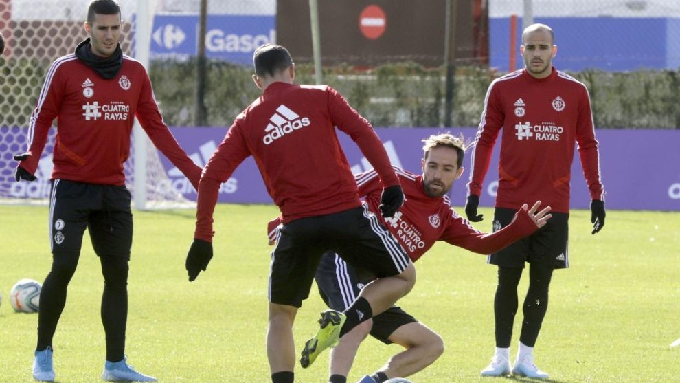 Mchel, Moyanbo, Sergi Guardiola y Sandro en un entrenamiento del...