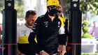 Esteban Ocon (Renault) a su entrada al circuito Albert Park de...