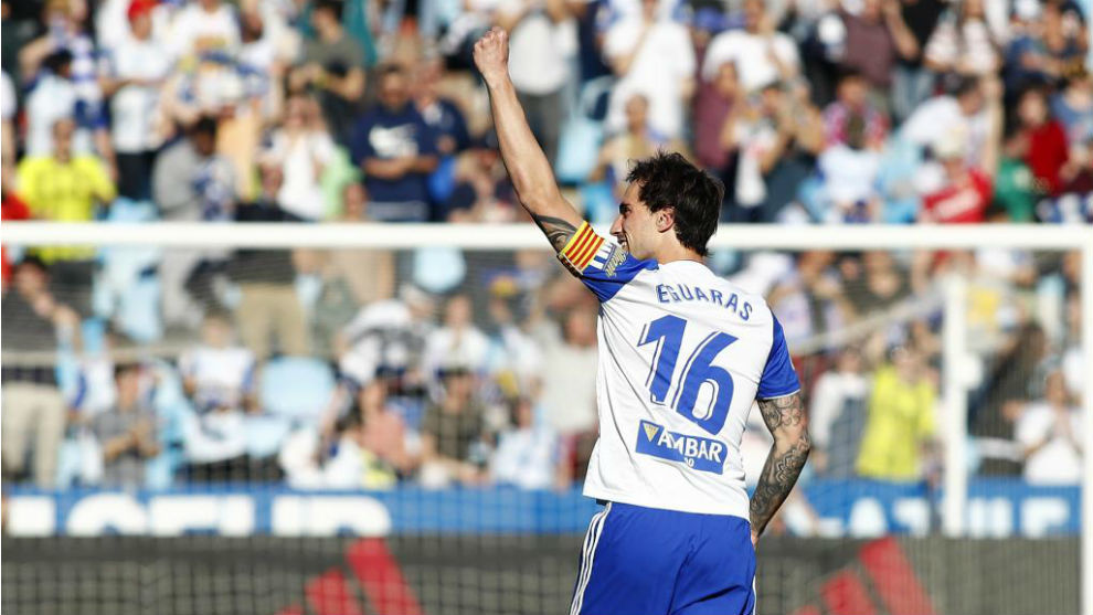 Eguaras celebra un gol en La Romareda.