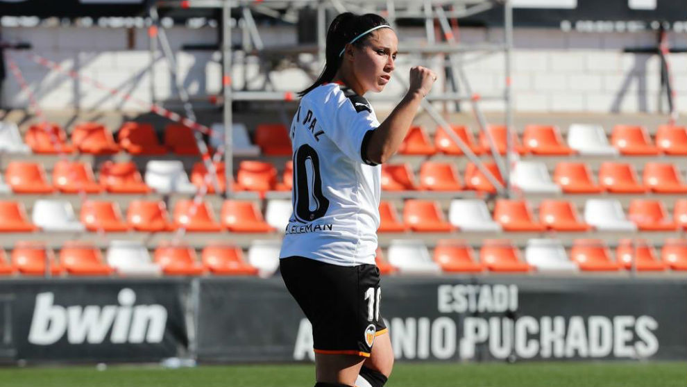 Mari Paz Vilas durante un partido con el Valencia esta temporada.