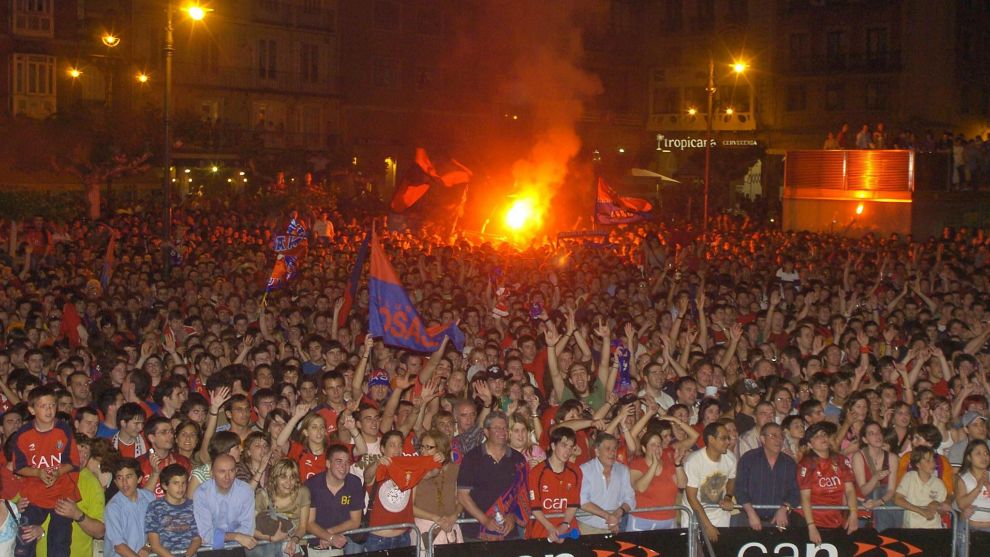 Los aficionados de Osasuna celebran la clasificacin de su equipo