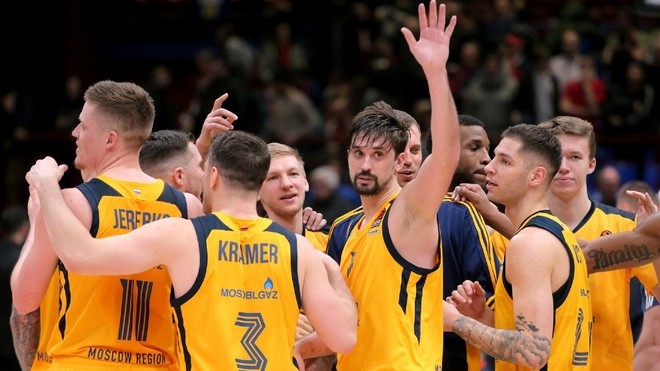 Los jugadores del Khimki celebrando una victoria en la Euroliga