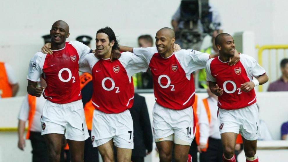 Los jugadores del Arsenal celebran un gol contra el Tottenham.
