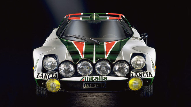 Pocos modelos ha habido con un frontal tan afilado como el del Lancia...