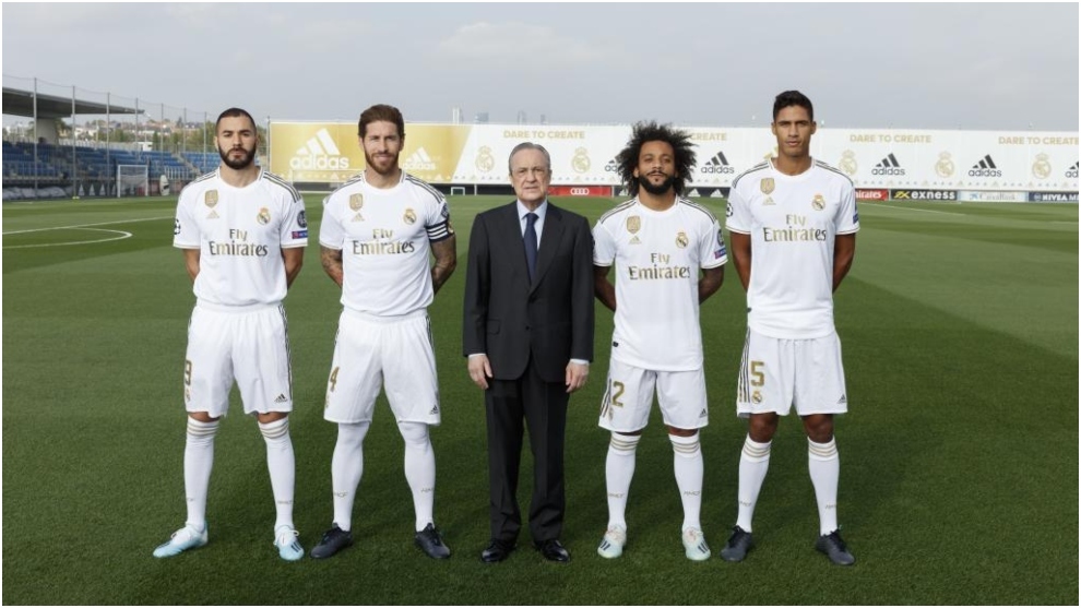 Florentino Prez con los cuatro capitanes del Real Madrid.