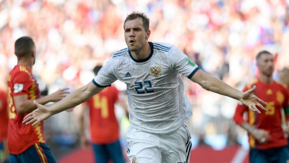 Dzyuba celebrates for Russia at World Cup 2018.