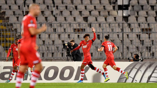 Los jugadores del AZ celebran un gol en la Europa League.