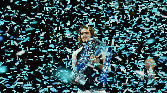 Tsitsipas, con el trofeo de la ATP Finals
