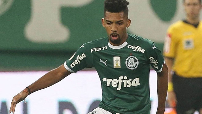 Matheus Fernandes, en un partido con el Palmeiras.