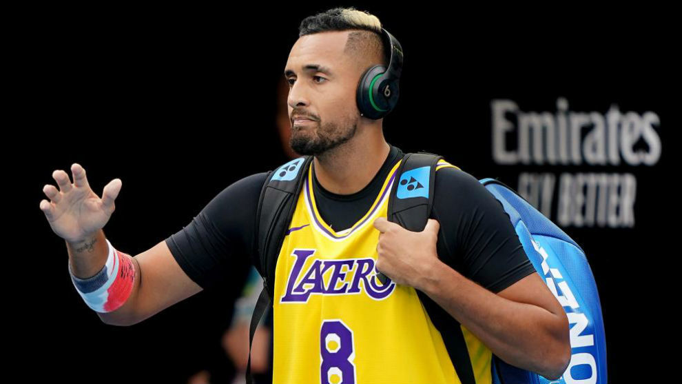 Kyrgios, con una camiseta de los Lakers