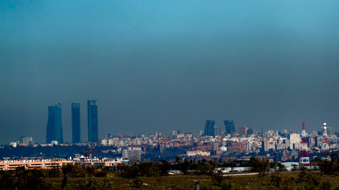 Vista de Madrid cubierta por la &apos;boina&apos; de contaminacin.