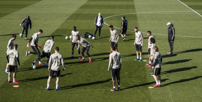 Los jugadores del Real Madrid, durante un entrenamiento en Valdebebas.
