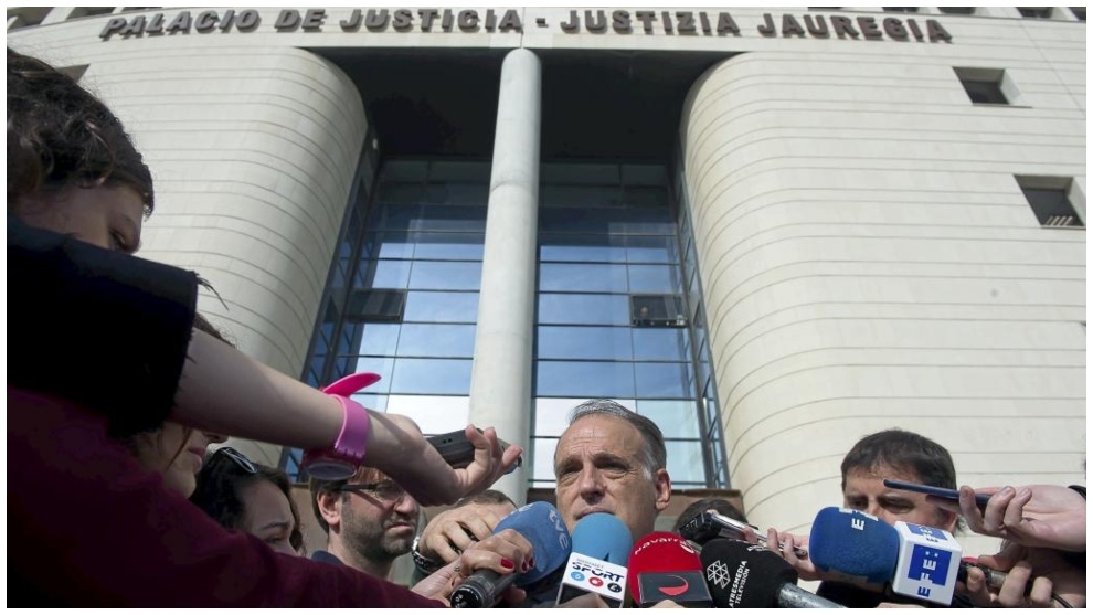 El presidente de LaLiga, Javier Tebas, tras declarar en el caso...