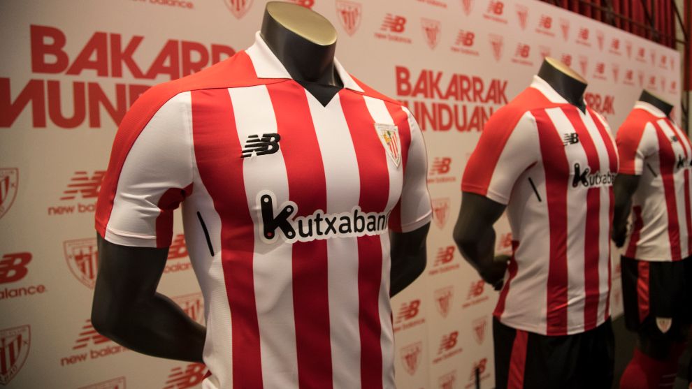 Kutxabank luce en el pecho de la camiseta desde julio de 2015.