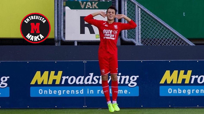 Espinosa celebra un gol con el Twente.
