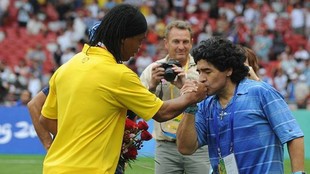 Ronaldinho y Maradona.