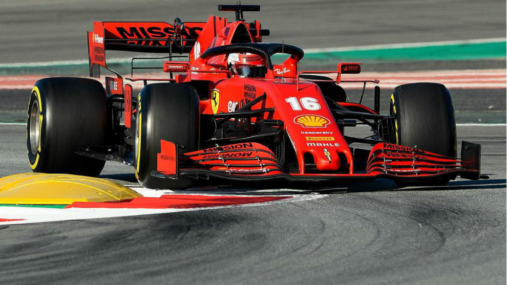Leclerc, con el Ferrari en el test de Barcelona.