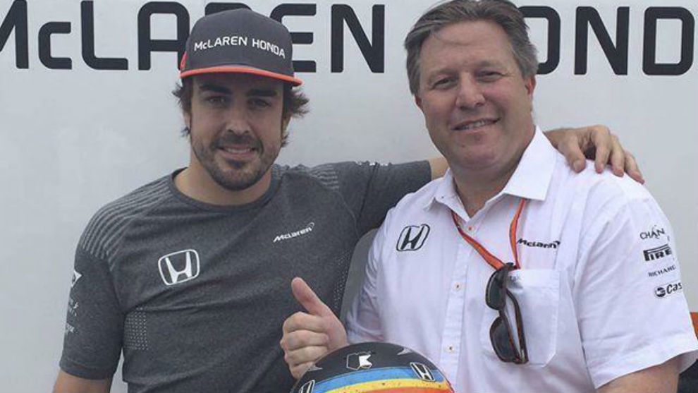 Fernando Alonso y Zak Brown.