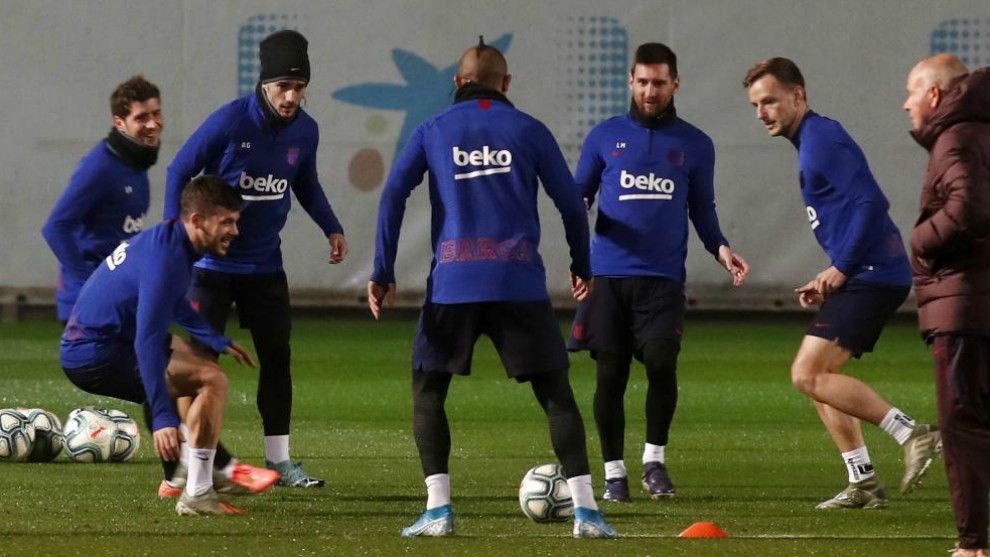 Jugadores del Barcelona durante un entrenamiento.