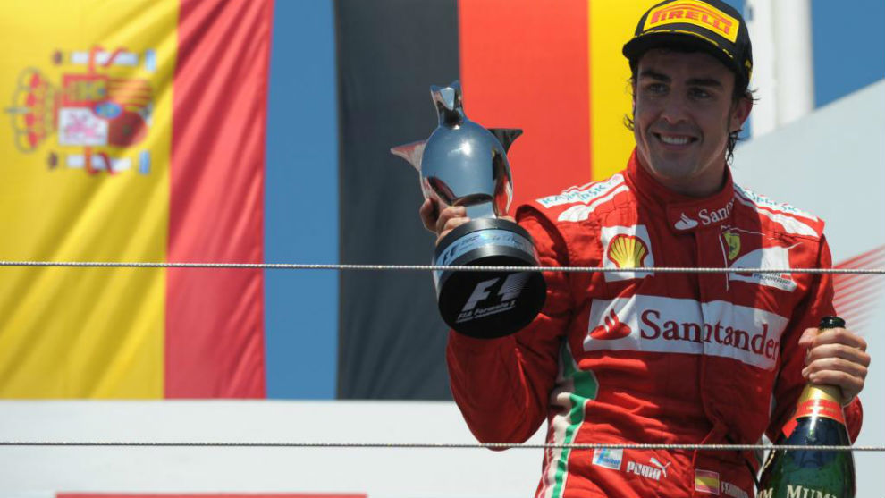 Alonso, celebrando su gran victoria en Valencia 2012.
