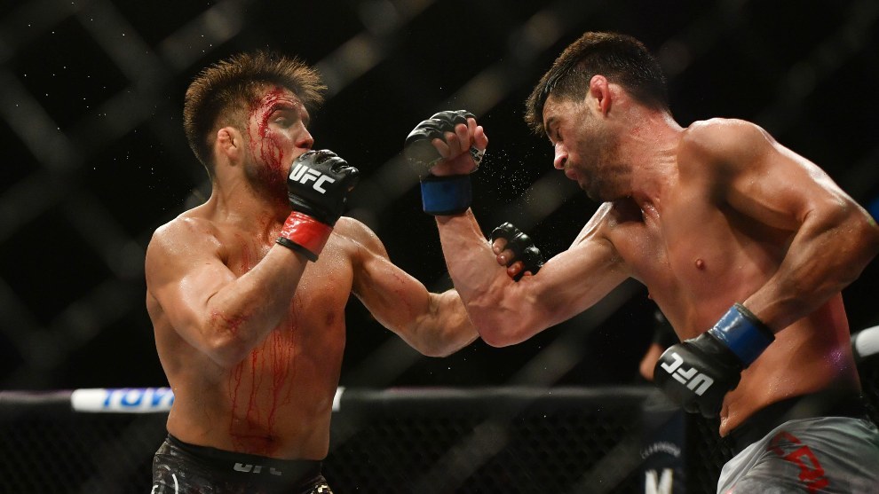Henry Cejudo derrota a Dominick Cruz y anuncia su retiro